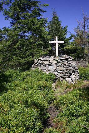 Kamenná mohyla Jana Palacha na vrcholu Smrku (29. 8. 2004)