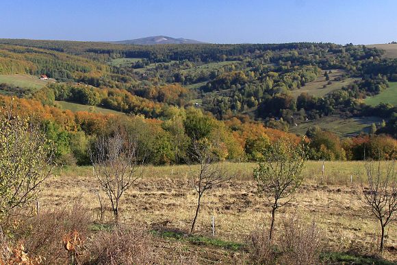 Přírodní rezervace Hutě (uprostřed) od Žítkovského vrchu (22. 10. 2011), foto © Z. Podešva