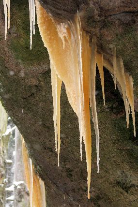 Rampouchy a ledopády připomínají krápníkovou výzdobu krasových jeskyní (27. 1. 2007), foto © Zdeněk Podešva