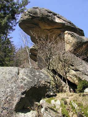 Skalní útvar Trtol s převisem zvaným Nos, foto © Zdeněk Podešva